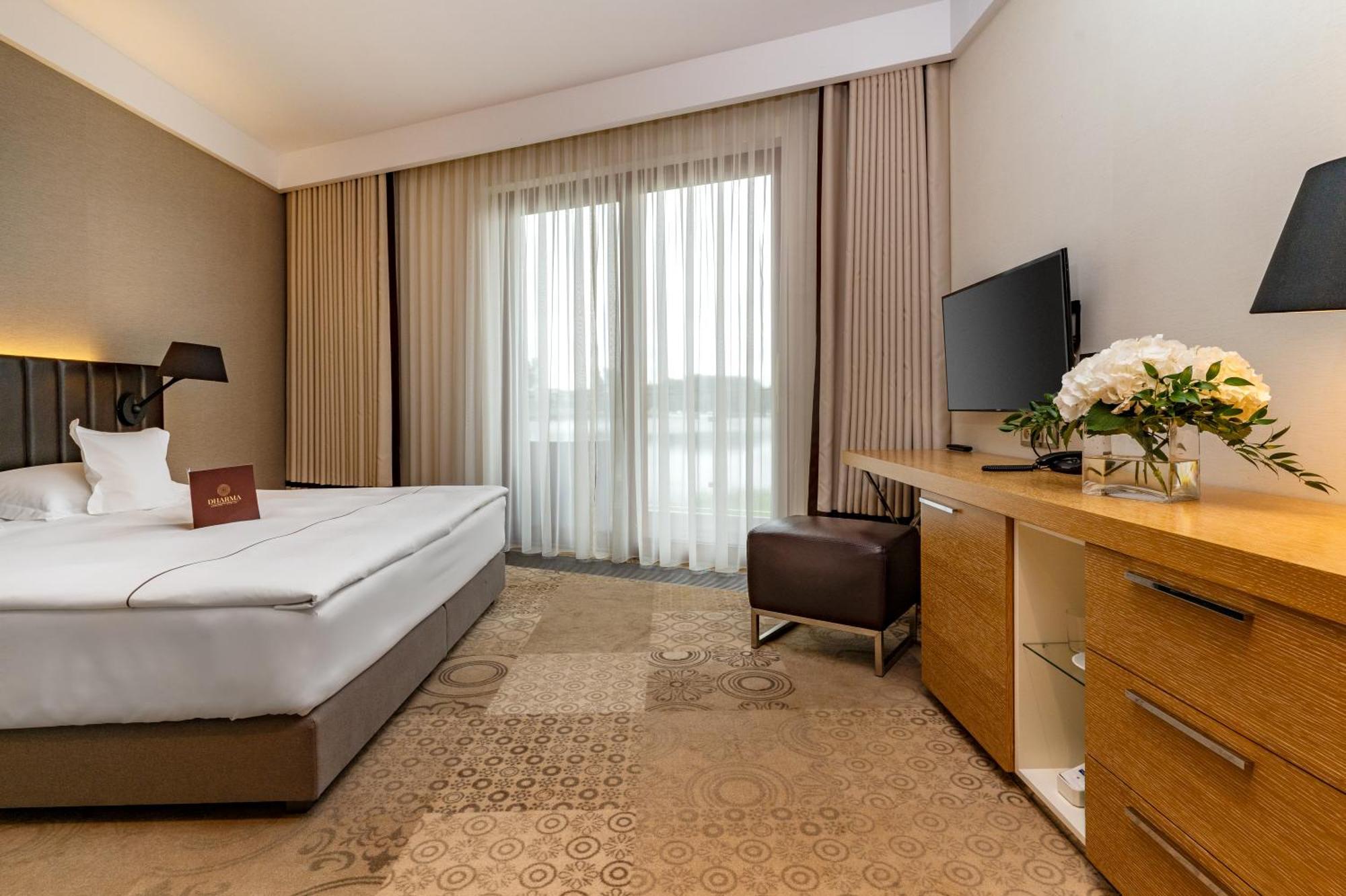 Tiffi Boutique Hotel ออลชติน ภายนอก รูปภาพ